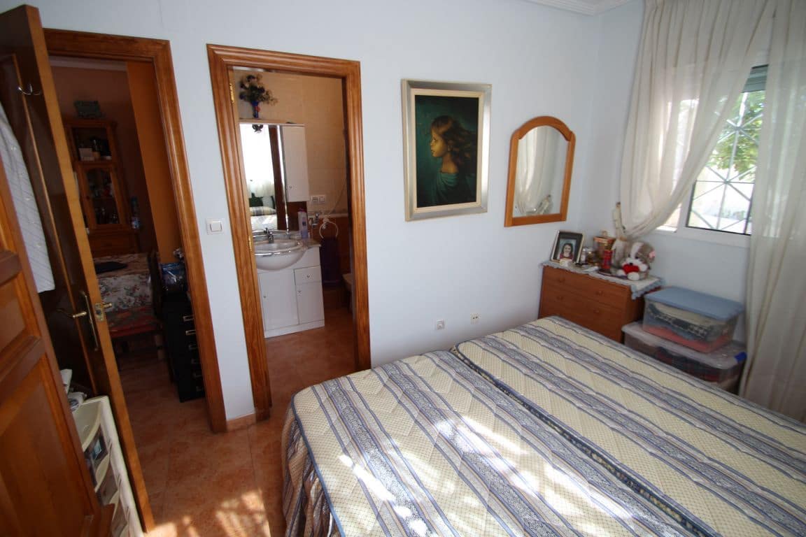 2 bedroom Villa for sale in Torrevieja with pool - € 228,000 (Ref: 3519652)