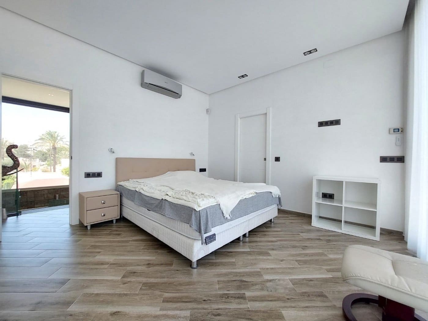 3 soveværelse Villa til salg i Torrevieja med swimmingpool garage - € 679.000 (Ref: 6892810)