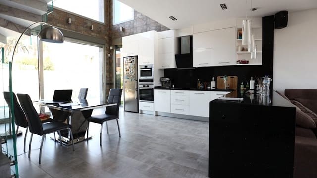 3 soveværelse Villa til salg i Nueva Torrevieja, Torrevieja med swimmingpool garage - € 679.000 (Ref: 6892810)