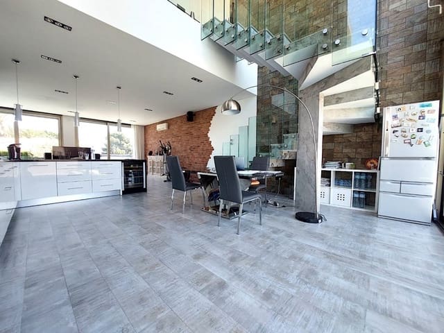 3 soveværelse Villa til salg i Nueva Torrevieja, Torrevieja med swimmingpool garage - € 679.000 (Ref: 6892810)