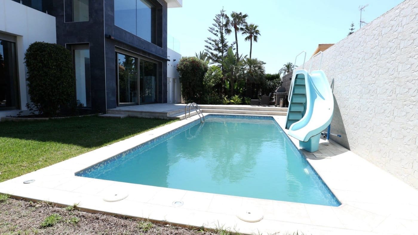 3 soveværelse Villa til salg i Torrevieja med swimmingpool garage - € 679.000 (Ref: 6892810)