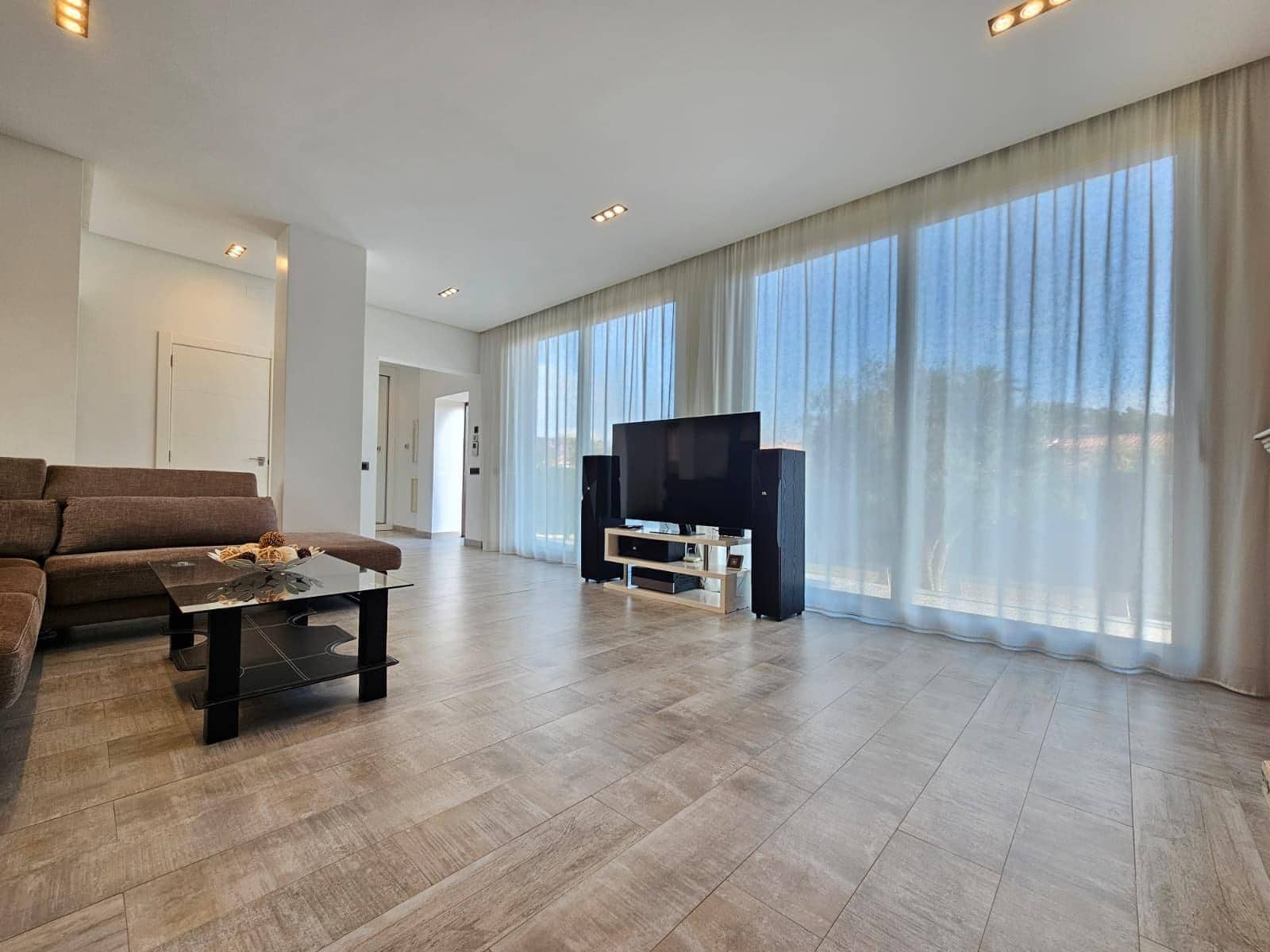 3 soverom Villa til salgs i Torrevieja med svømmebasseng garasje - € 690 000 (Ref: 6892810)