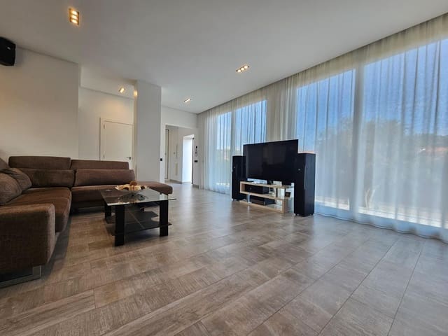 3 soverom Villa til salgs i Nueva Torrevieja, Torrevieja med svømmebasseng garasje - € 690 000 (Ref: 6892810)