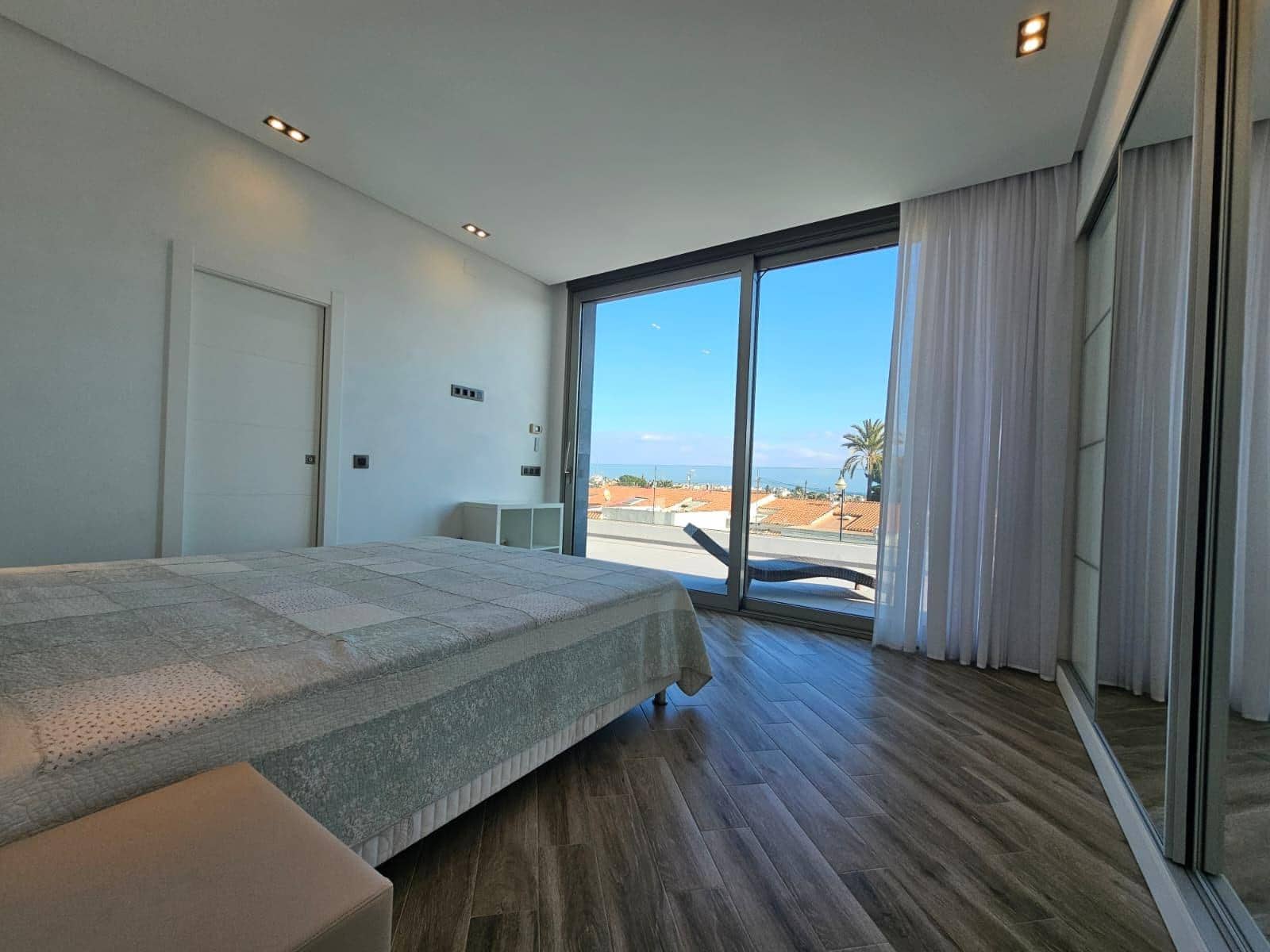 3 soverom Villa til salgs i Torrevieja med svømmebasseng garasje - € 690 000 (Ref: 6892810)