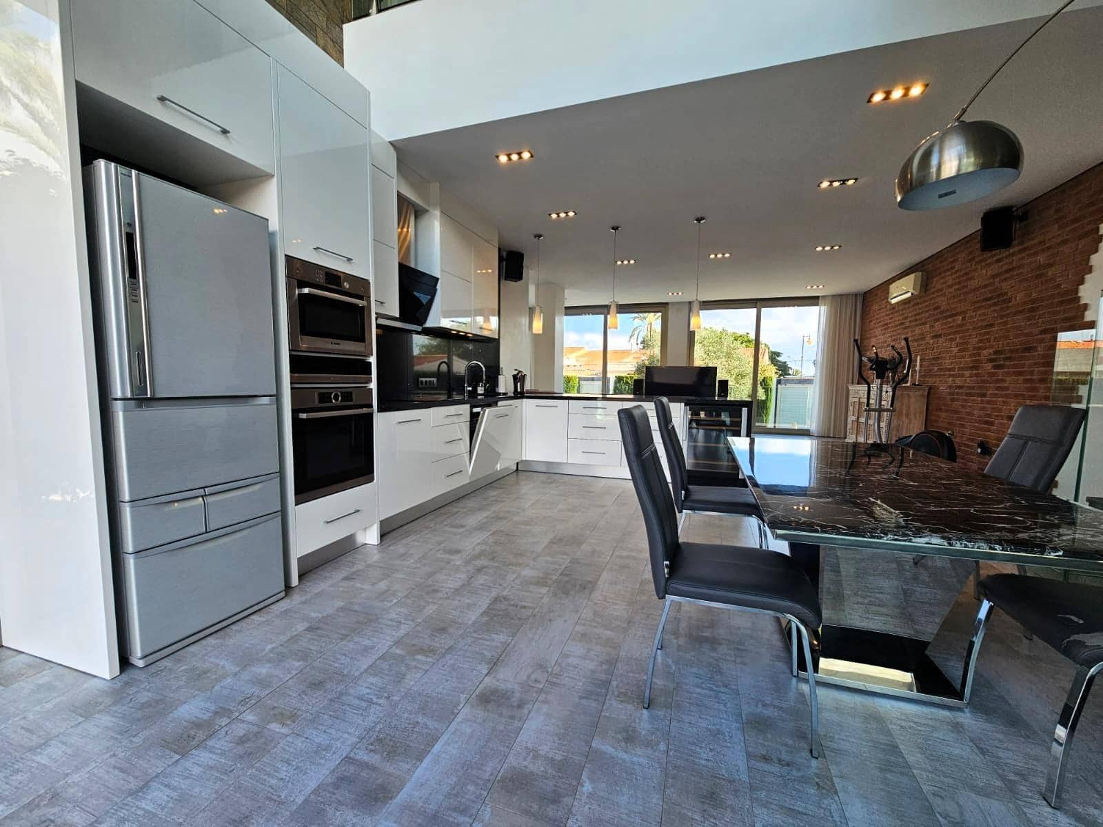 3 soverom Villa til salgs i Torrevieja med svømmebasseng garasje - € 690 000 (Ref: 6892810)