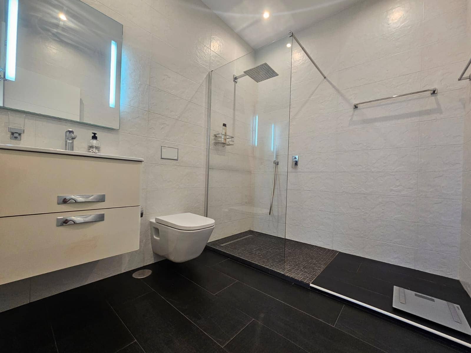 3 soverom Villa til salgs i Torrevieja med svømmebasseng garasje - € 690 000 (Ref: 6892810)