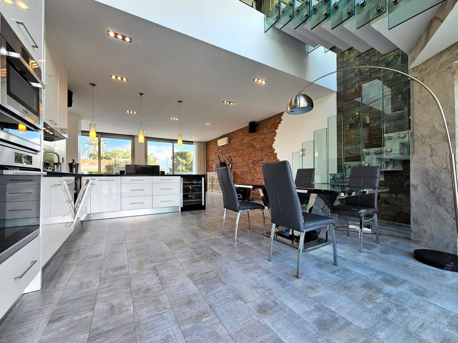 3 soverom Villa til salgs i Torrevieja med svømmebasseng garasje - € 690 000 (Ref: 6892810)