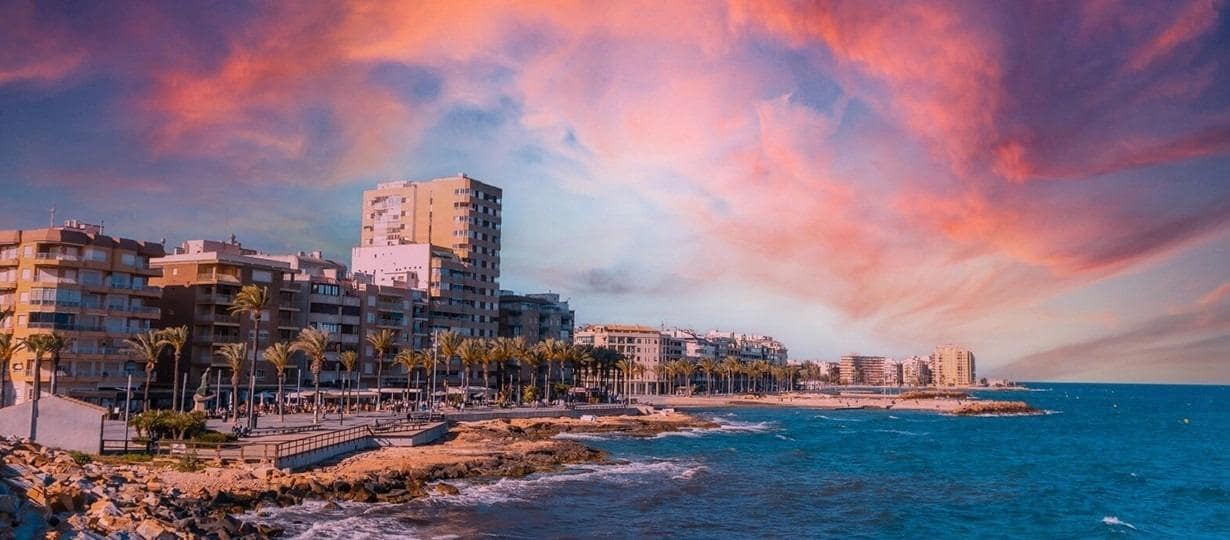 3 quarto Moradia para venda em Torrevieja com piscina - 480 000 € (Ref: 7560397)