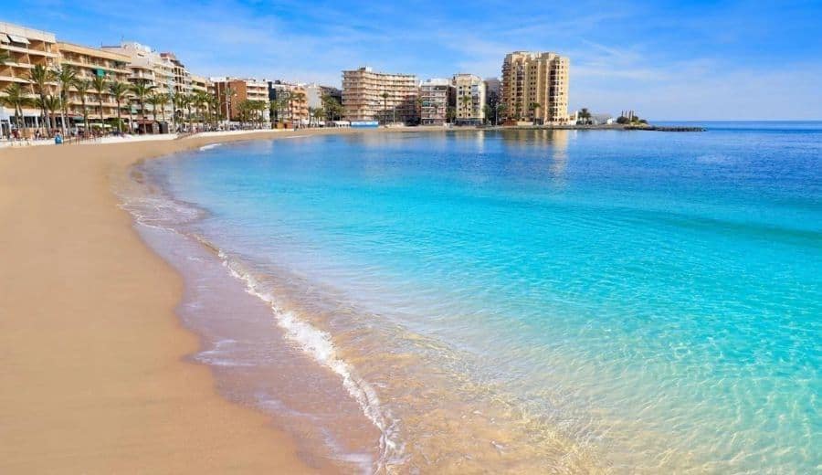 3 quarto Moradia para venda em Torrevieja com piscina - 480 000 € (Ref: 7560397)