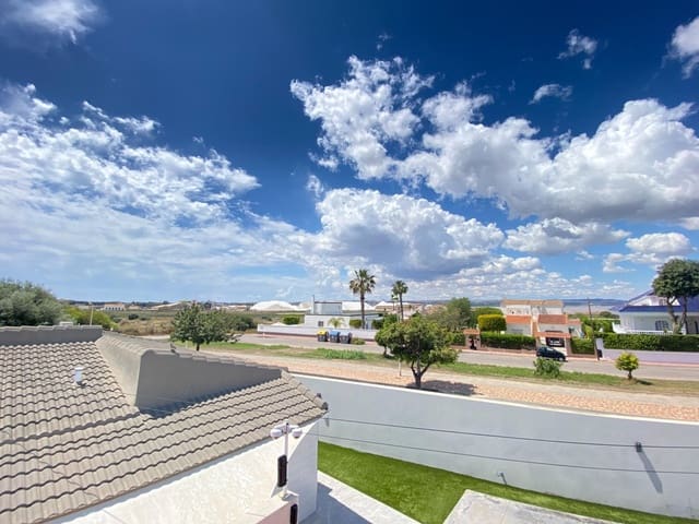 Chalet de 3 habitaciones en El Chaparral - La Siesta - La Torreta, Torrevieja en venta con piscina - 480.000 € (Ref: 7560397)