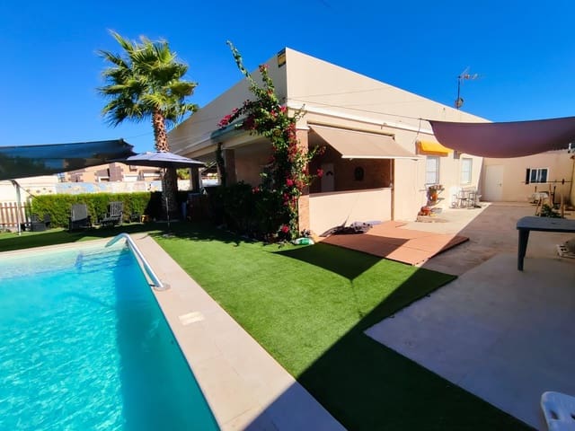 3 Zimmer Villa zu verkaufen in El Chaparral - La Siesta - La Torreta, Torrevieja mit Pool - 410.000 € (Ref: 7560397)