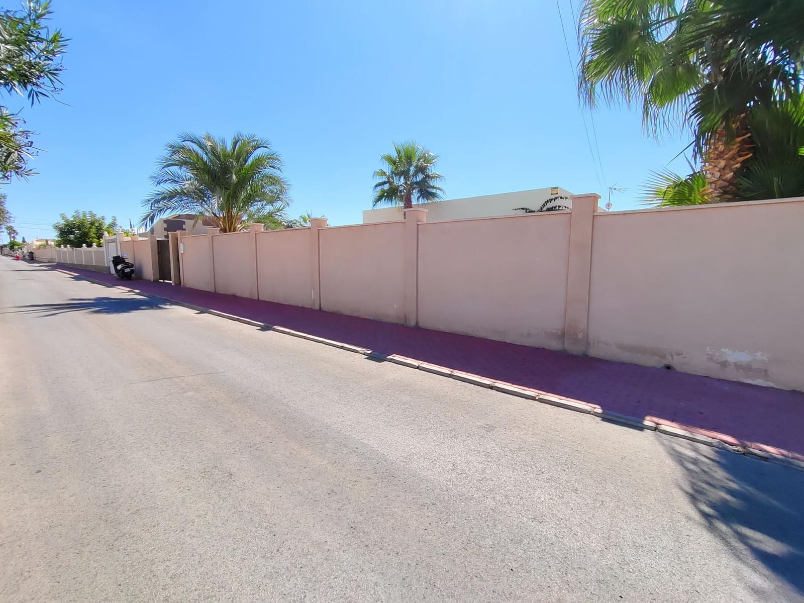 3 sypialnia Willa na sprzedaż w Torrevieja z basenem - 430 000 € (Ref: 7560397)