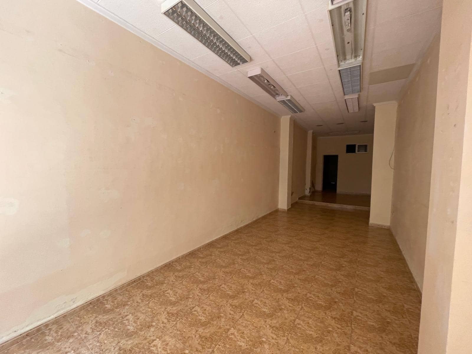 Local Comercial de 2 habitaciones en Torrevieja en venta - 105.000 € (Ref: 8481991)