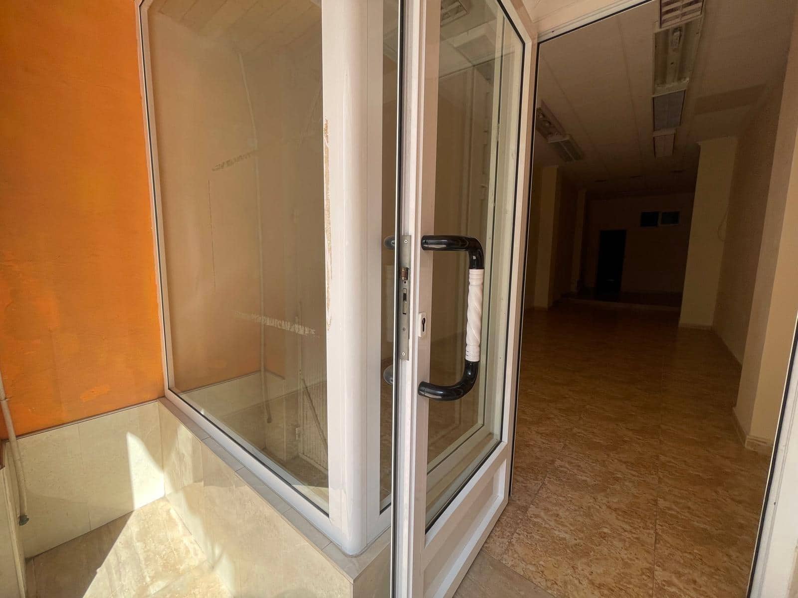 Local Comercial de 2 habitaciones en Torrevieja en venta - 105.000 € (Ref: 8481991)