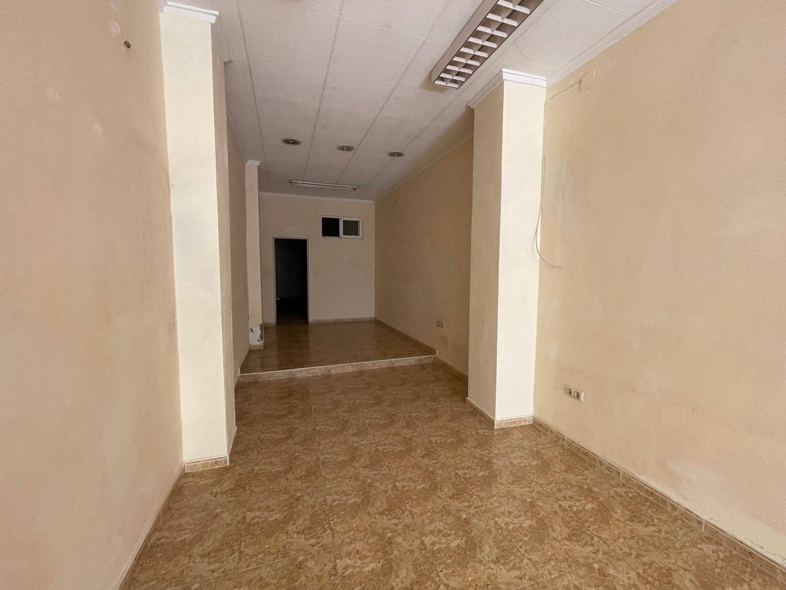 Local Comercial de 2 habitaciones en Torrevieja en venta - 105.000 € (Ref: 8481991)