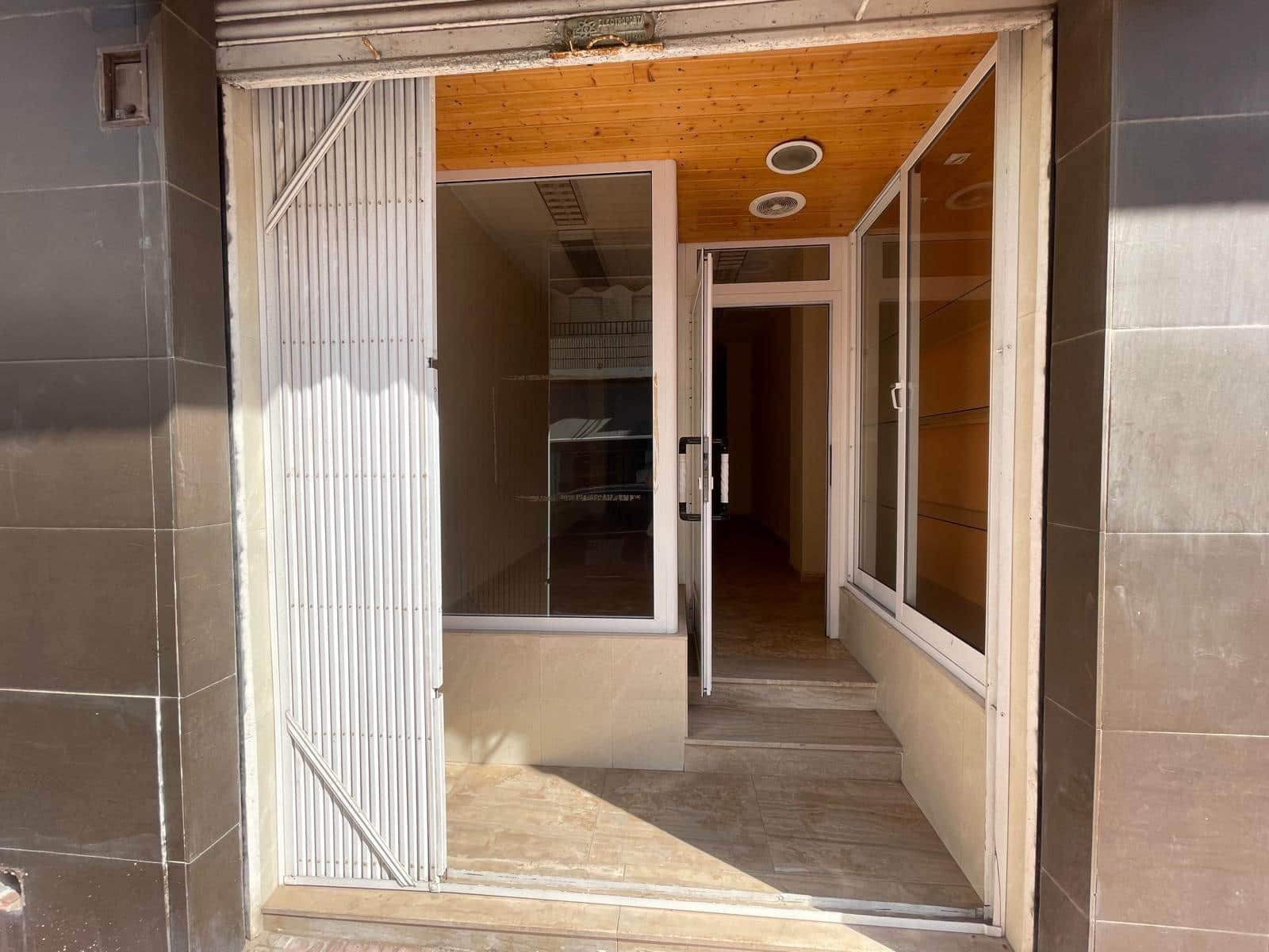 Local Comercial de 2 habitaciones en Torrevieja en venta - 105.000 € (Ref: 8481991)