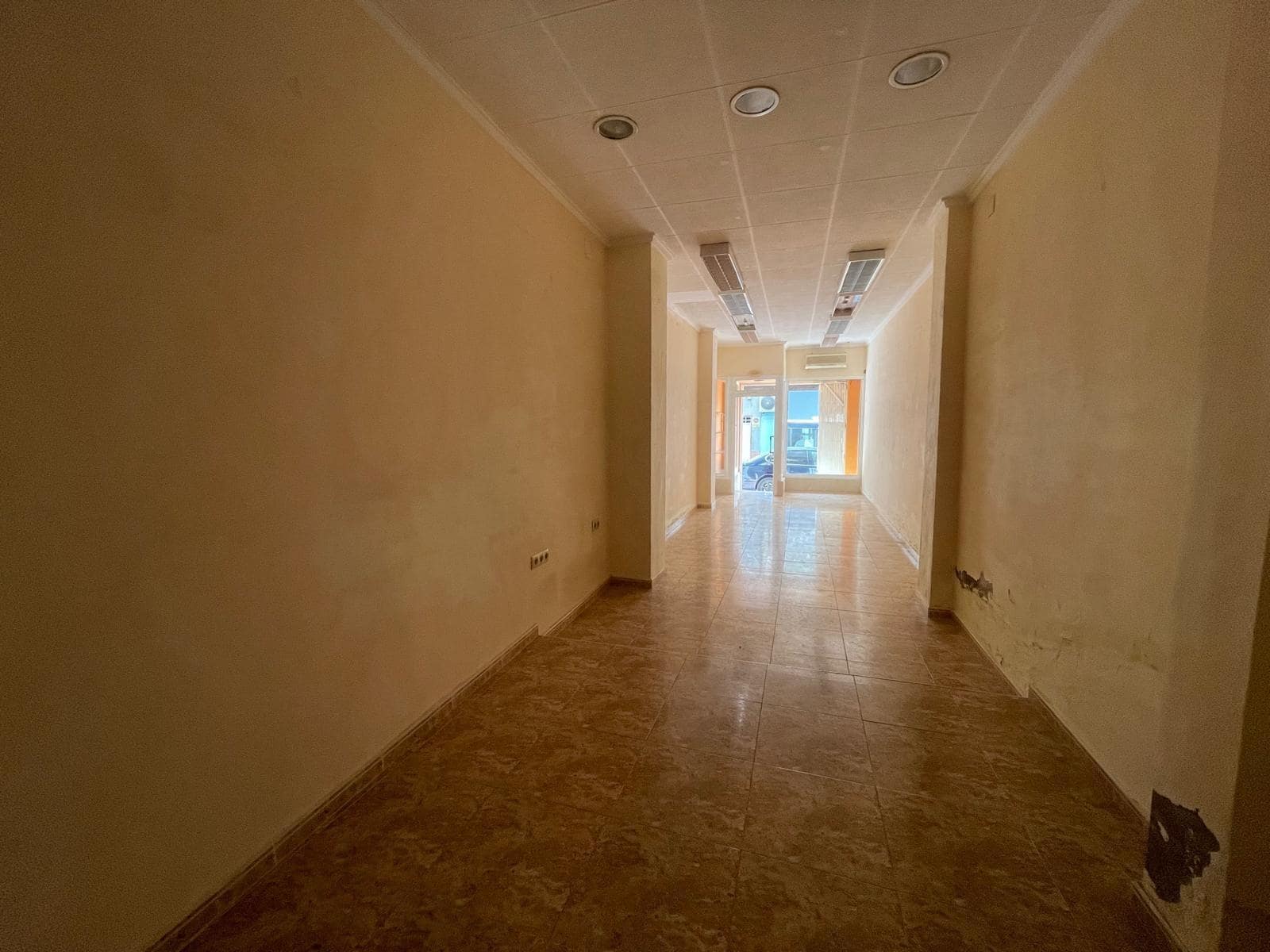 Local Comercial de 2 habitaciones en Torrevieja en venta - 105.000 € (Ref: 8481991)