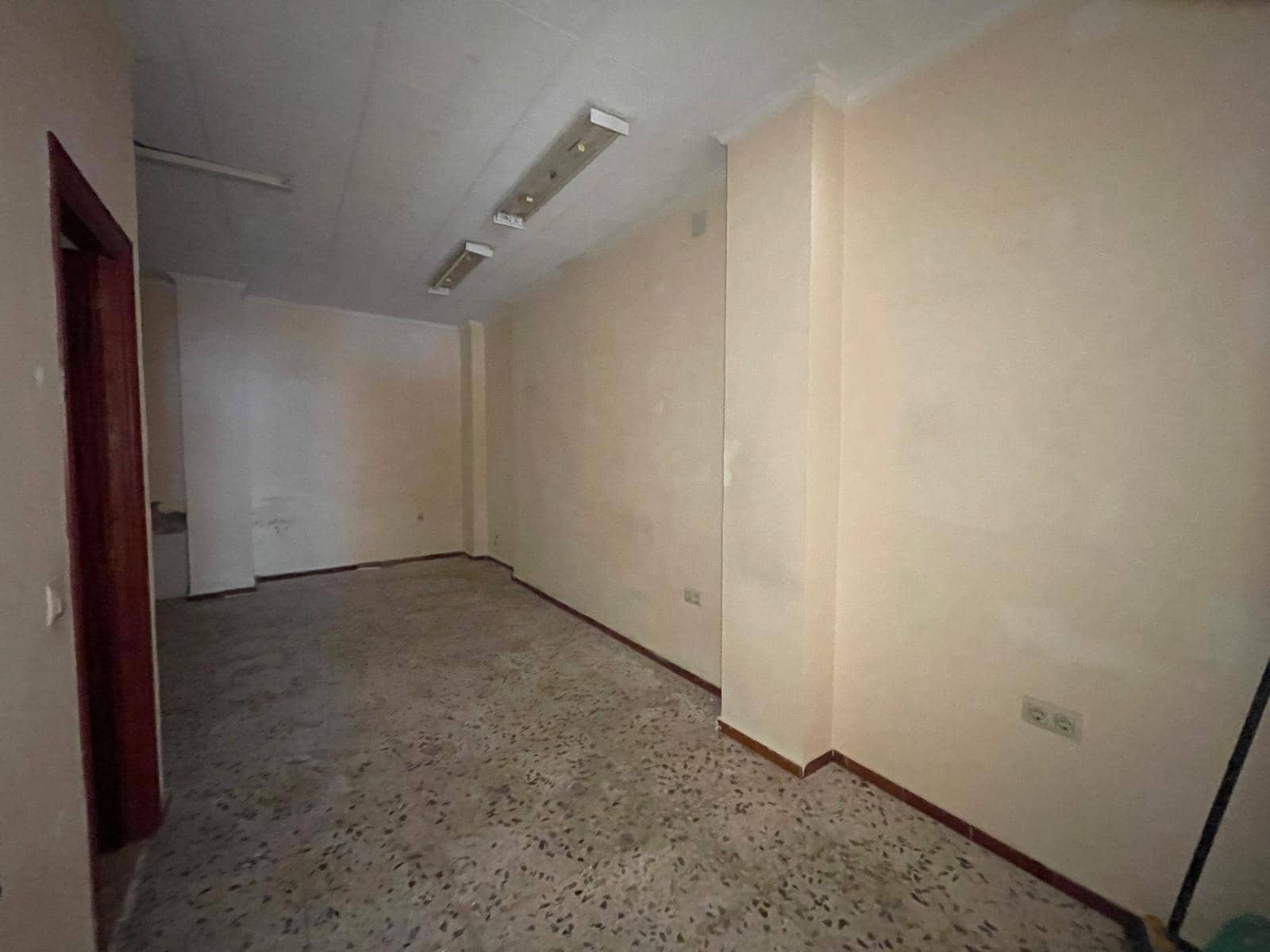 Local Comercial de 2 habitaciones en Torrevieja en venta - 105.000 € (Ref: 8481991)