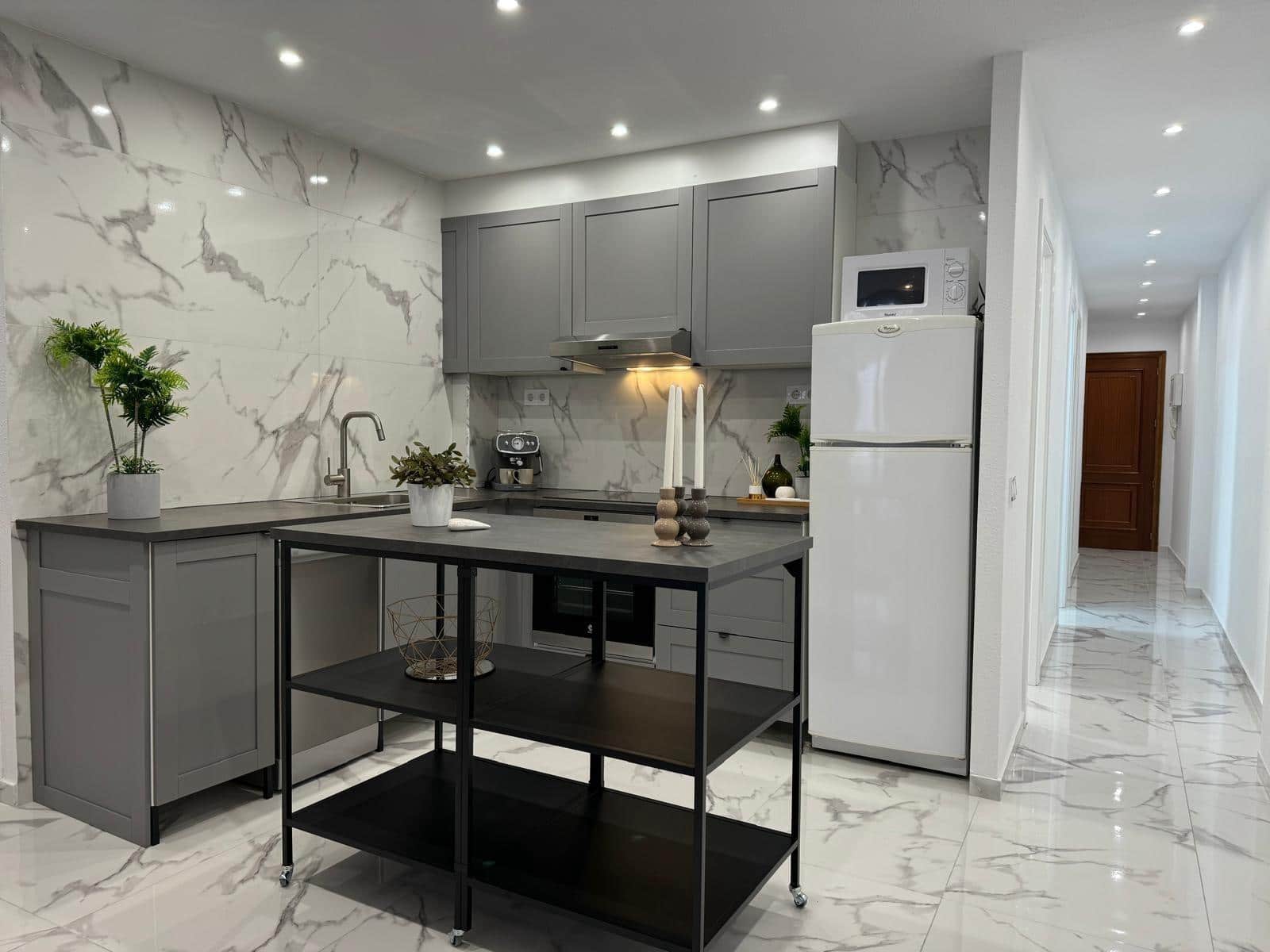 4 bedroom Apartment for sale in Torrevieja with garage - € 239,000 (Ref: 8641096)