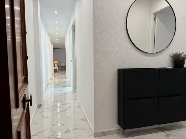 4 bedroom Apartment for sale in Playa del Acequión, Torrevieja with garage - € 239,000 (Ref: 8641096)