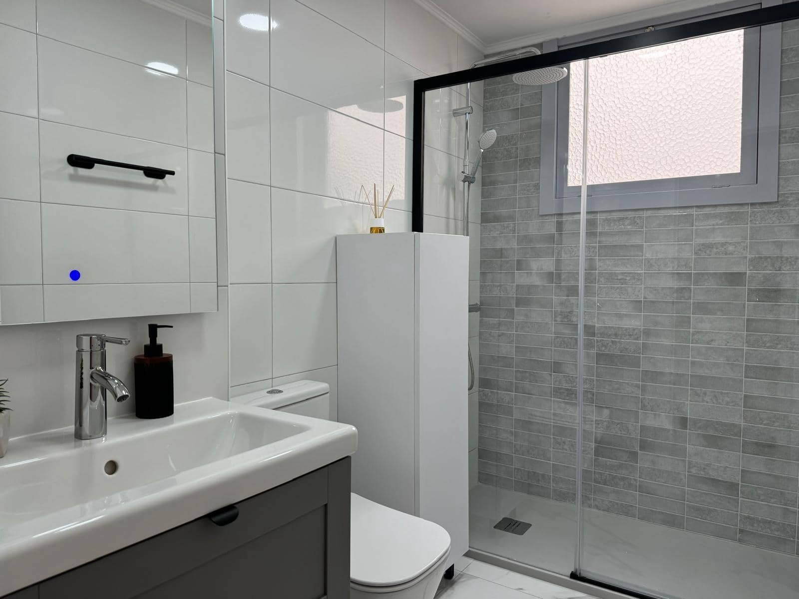 4 bedroom Apartment for sale in Torrevieja with garage - € 239,000 (Ref: 8641096)