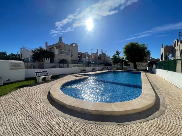 3 soveværelse Rækkehus til salg i Torrevieja med swimmingpool - € 156.900 (Ref: 9014427)
