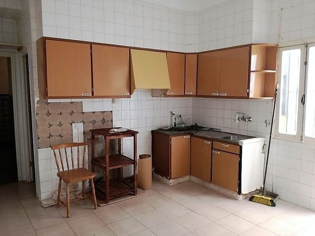 3 bedroom Commercial for sale in Torrevieja - € 110,000 (Ref: 9014440)