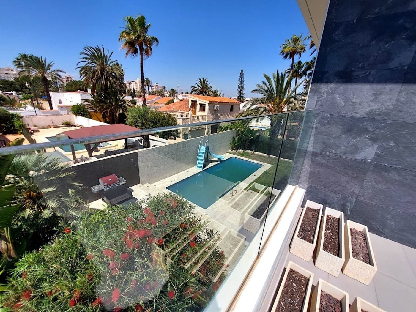 3 soveværelse Villa til salg i Torrevieja med swimmingpool garage - € 679.000 (Ref: 9017213)