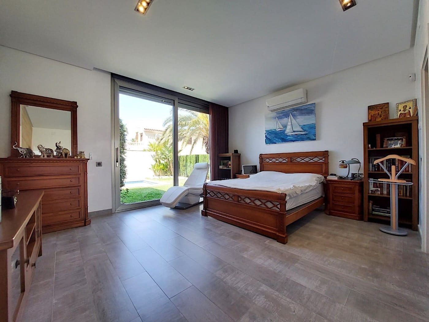 3 soveværelse Villa til salg i Torrevieja med swimmingpool garage - € 679.000 (Ref: 9017213)