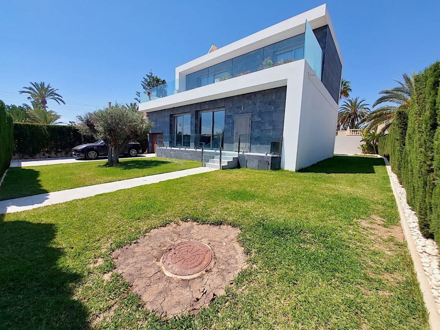 3 soveværelse Villa til salg i Torrevieja med swimmingpool garage - € 679.000 (Ref: 9017213)