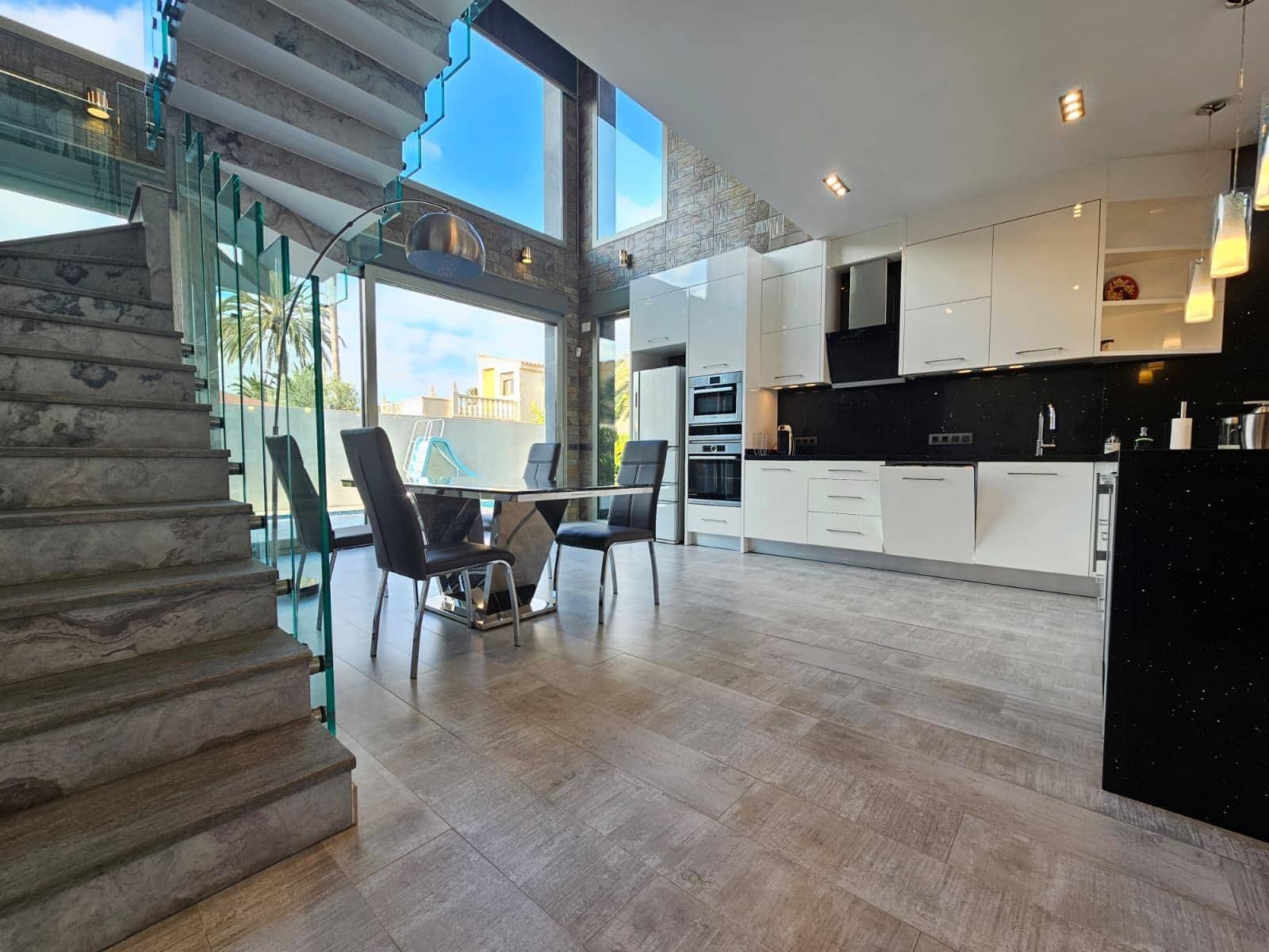 3 slaapkamer Villa te koop in Torrevieja met zwembad garage - € 690.000 (Ref: 9017213)