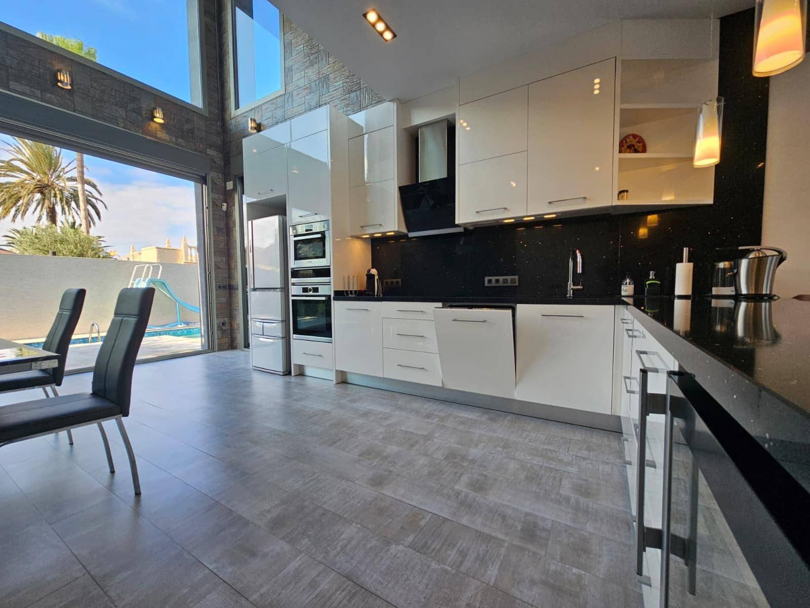 3 slaapkamer Villa te koop in Torrevieja met zwembad garage - € 690.000 (Ref: 9017213)