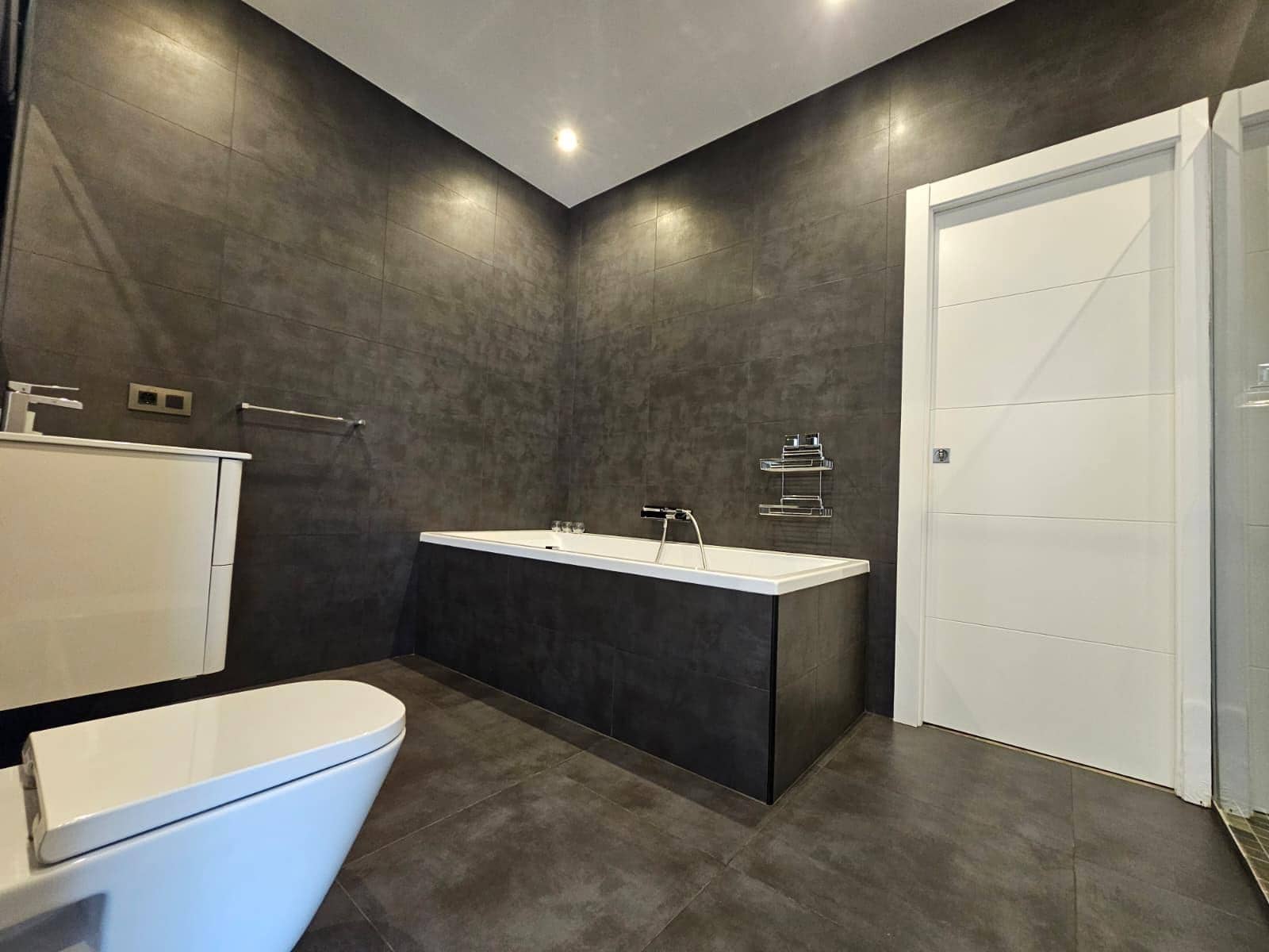 3 slaapkamer Villa te koop in Torrevieja met zwembad garage - € 690.000 (Ref: 9017213)