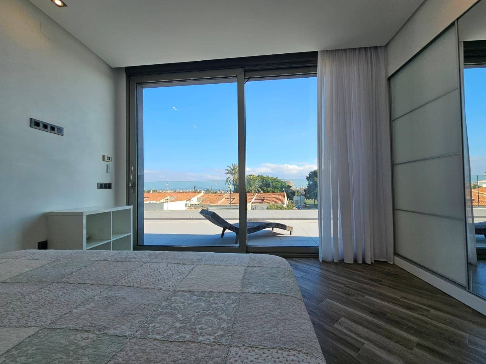 3 slaapkamer Villa te koop in Torrevieja met zwembad garage - € 690.000 (Ref: 9017213)