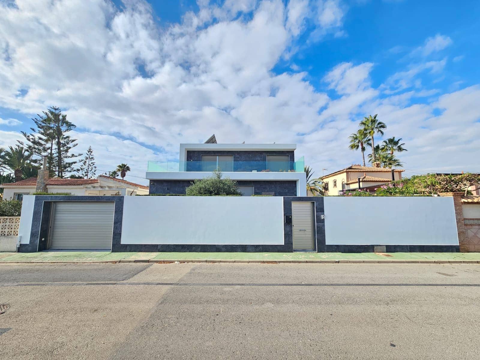 3 slaapkamer Villa te koop in Torrevieja met zwembad garage - € 690.000 (Ref: 9017213)