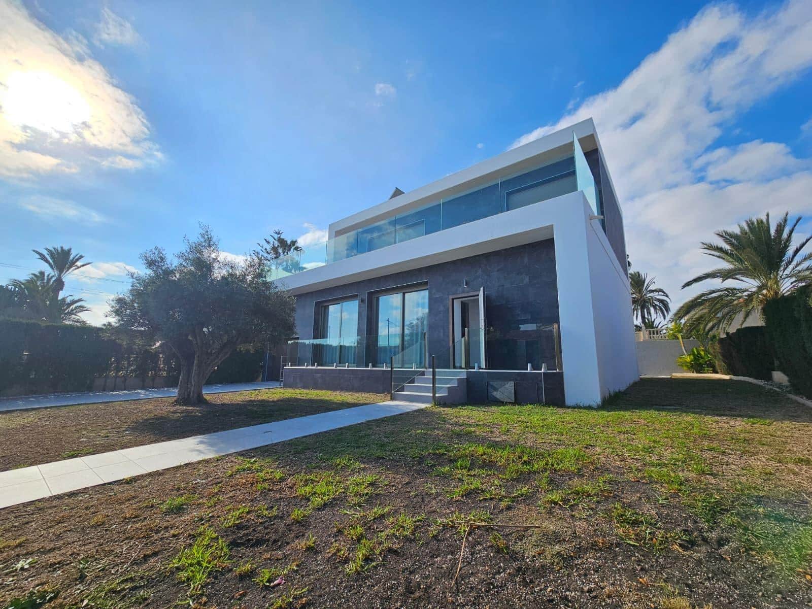 3 slaapkamer Villa te koop in Torrevieja met zwembad garage - € 690.000 (Ref: 9017213)