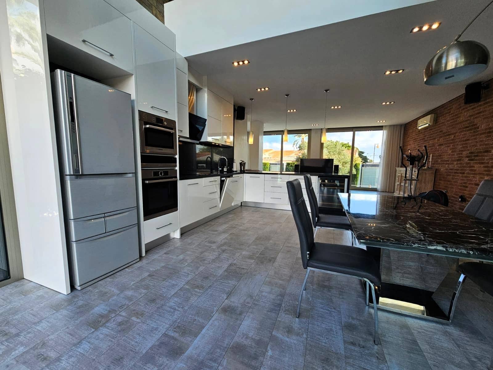 3 slaapkamer Villa te koop in Torrevieja met zwembad garage - € 690.000 (Ref: 9017213)