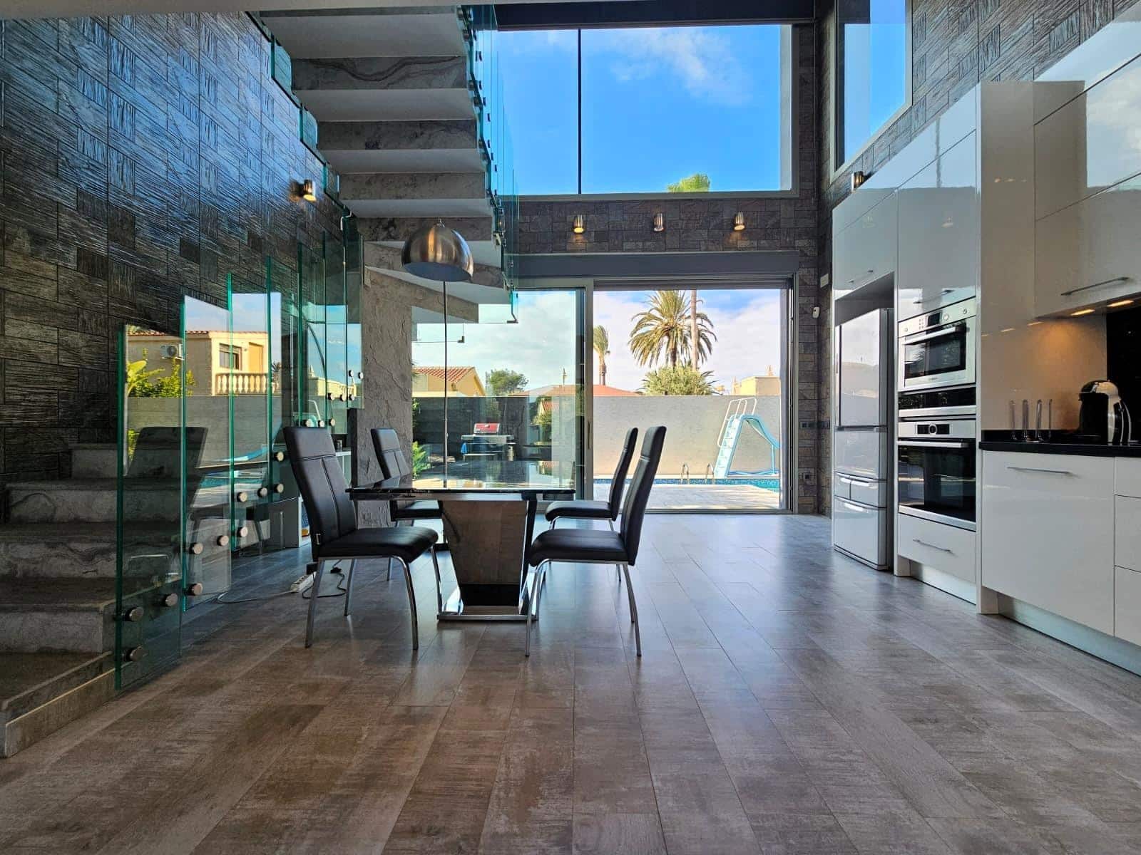 3 slaapkamer Villa te koop in Torrevieja met zwembad garage - € 690.000 (Ref: 9017213)