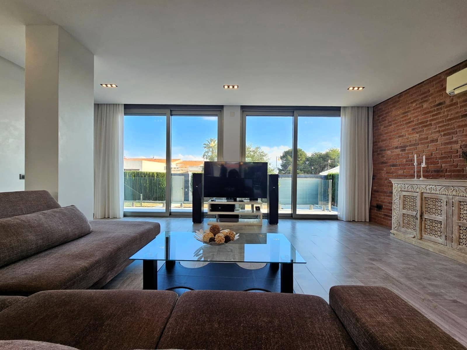 3 soverom Villa til salgs i Torrevieja med svømmebasseng garasje - € 690 000 (Ref: 9017213)