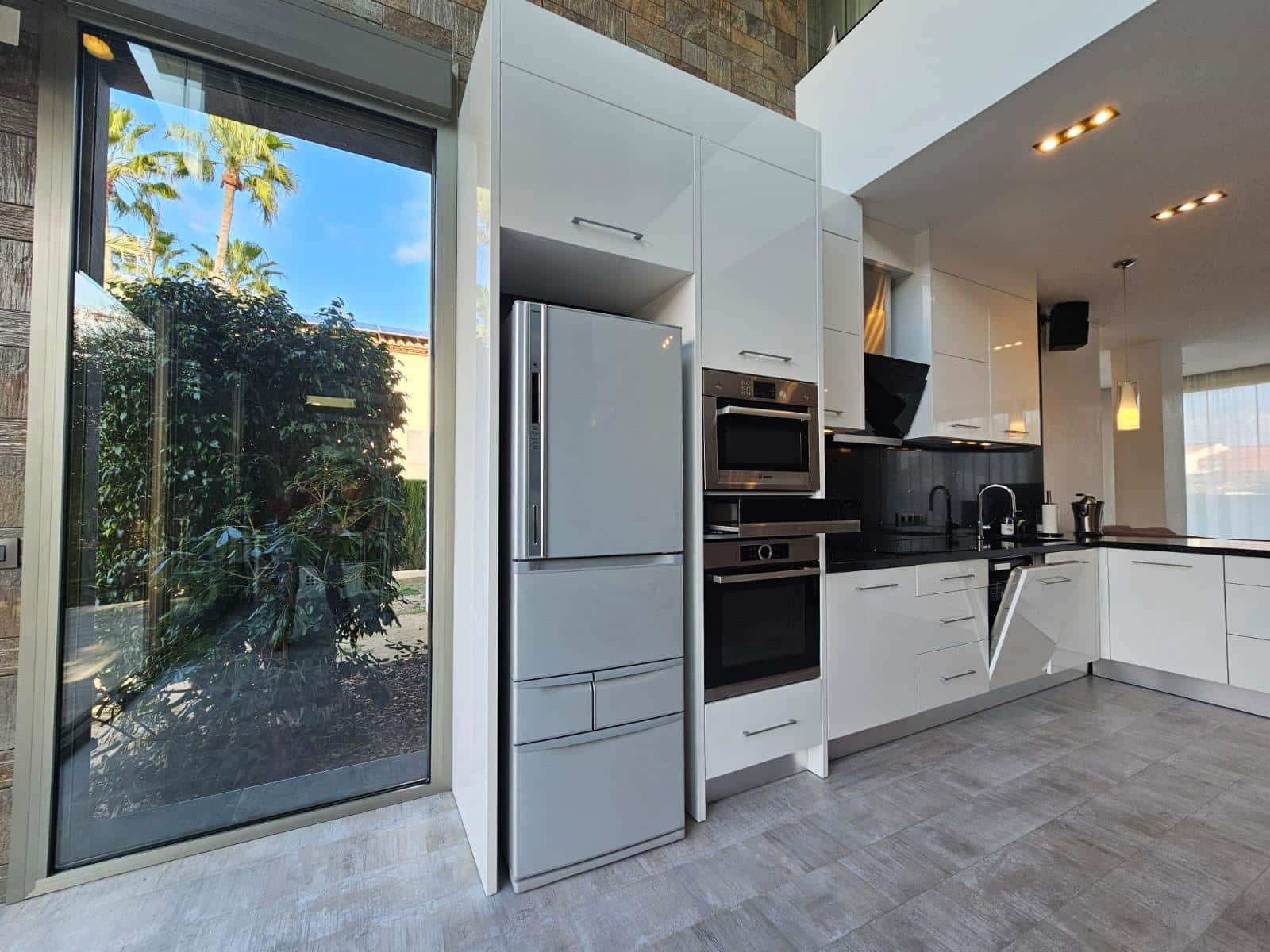 3 soverom Villa til salgs i Torrevieja med svømmebasseng garasje - € 690 000 (Ref: 9017213)