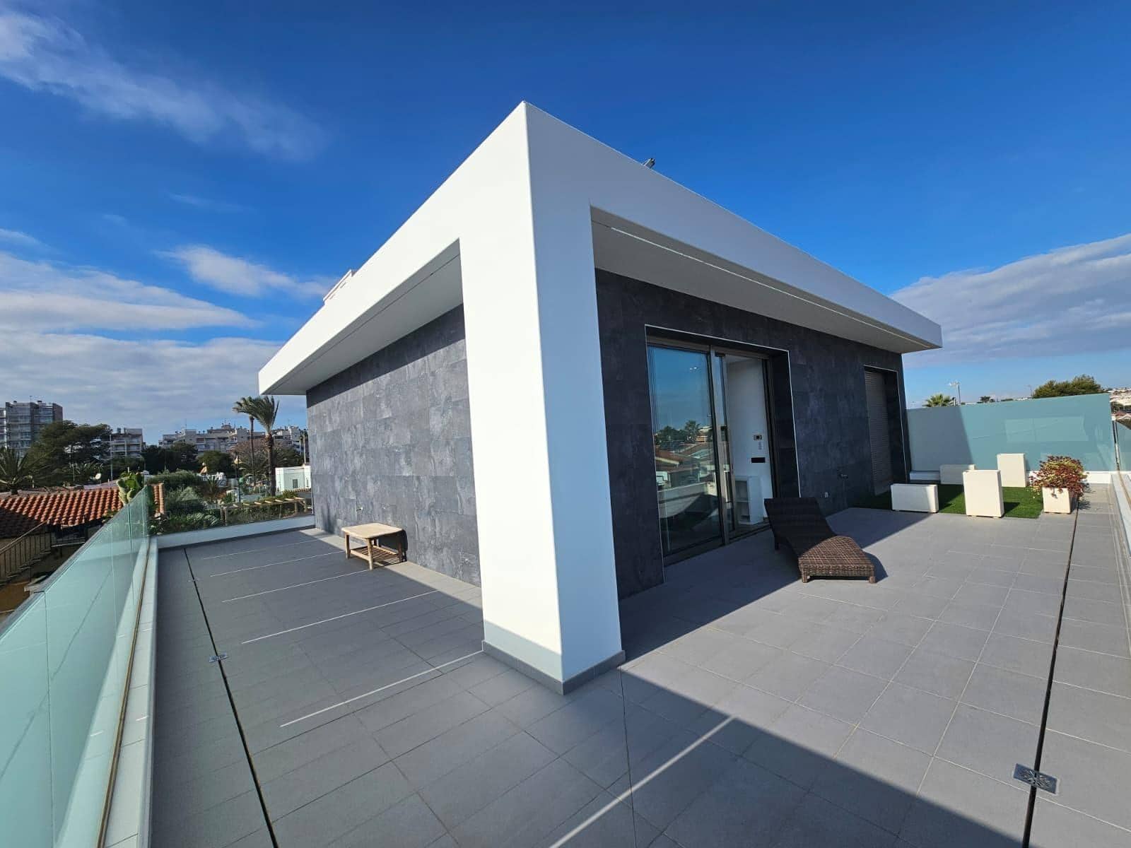 3 soverom Villa til salgs i Torrevieja med svømmebasseng garasje - € 690 000 (Ref: 9017213)