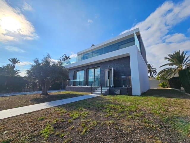 3 sypialnia Willa na sprzedaż w Nueva Torrevieja, Torrevieja z basenem garażem - 690 000 € (Ref: 9017213)