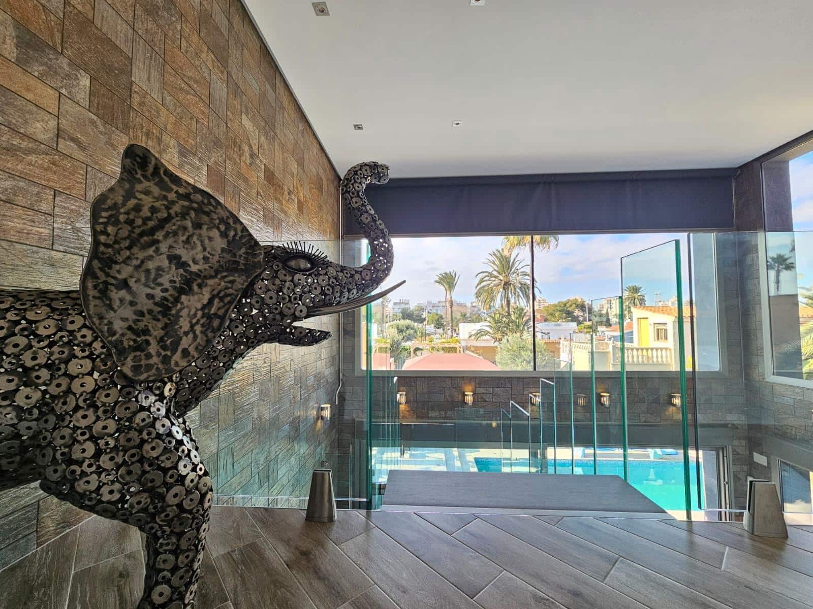 3 soverom Villa til salgs i Torrevieja med svømmebasseng garasje - € 690 000 (Ref: 9017213)