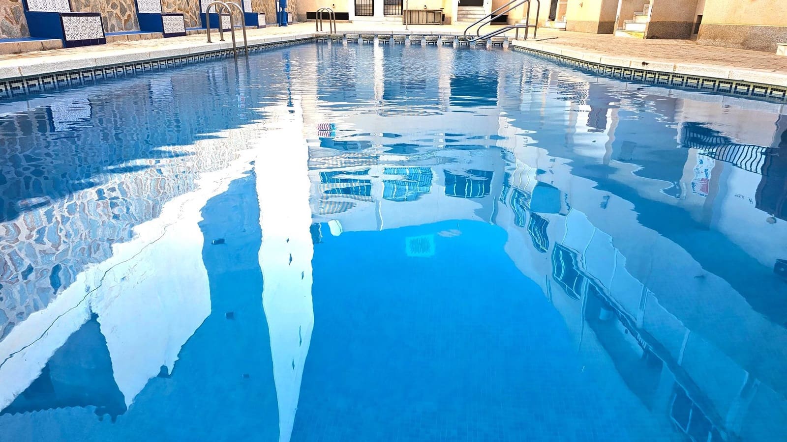 Apartamento para venda em Torrevieja com piscina - 147 500 € (Ref: 9154268)