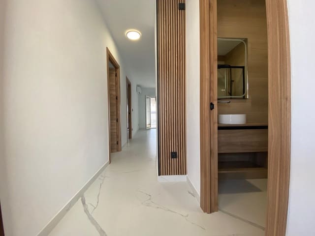 2 makuuhuone Kattohuoneisto myytävänä paikassa Playa del Cura, Torrevieja - 165 000 € (Ref: 9236676)