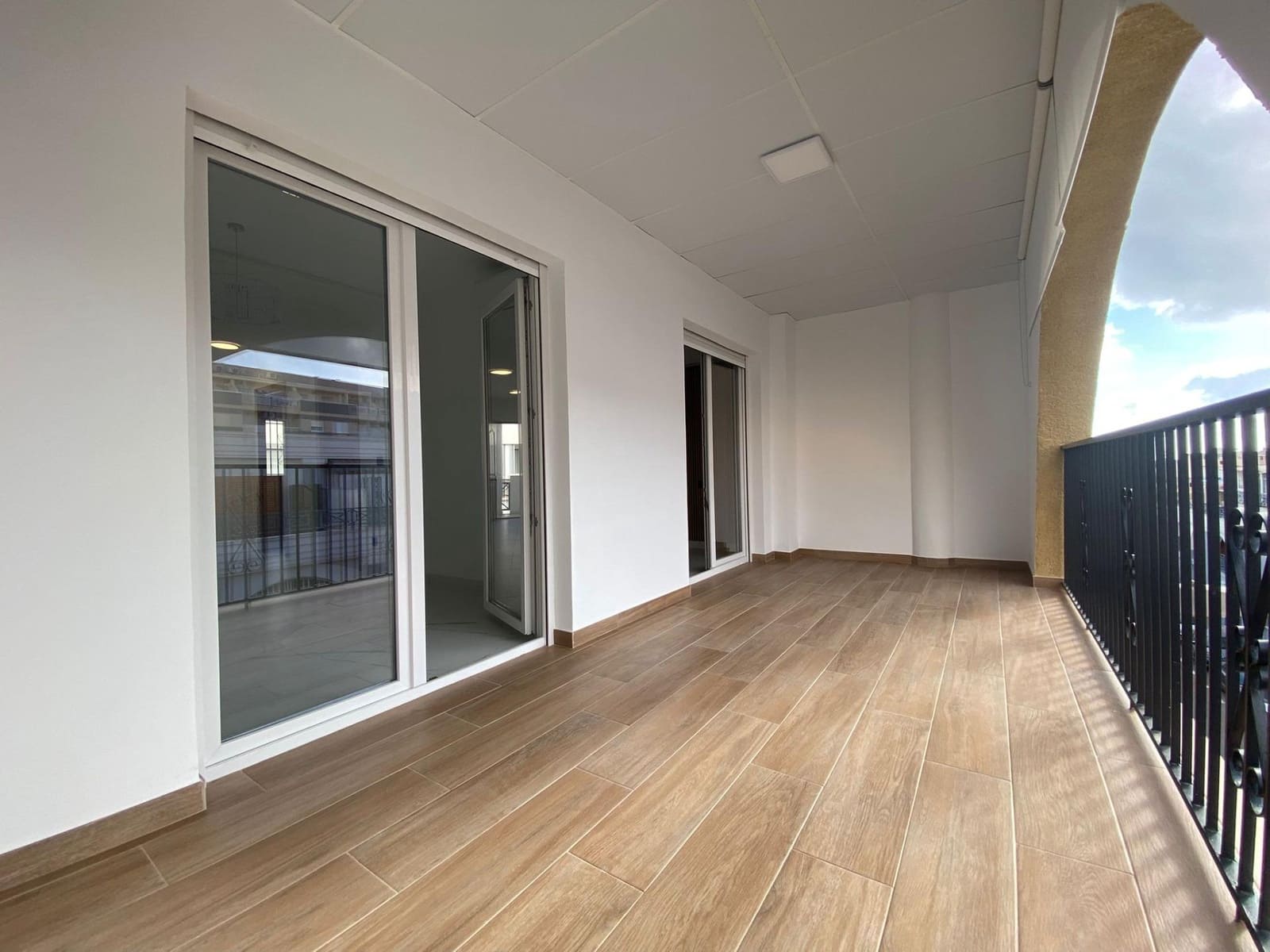 2 makuuhuone Kattohuoneisto myytävänä paikassa Torrevieja - 165 000 € (Ref: 9236676)