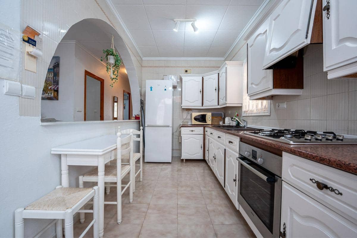 Chalet de 3 habitaciones en Torrevieja en venta con garaje - 399.000 € (Ref: 9311054)