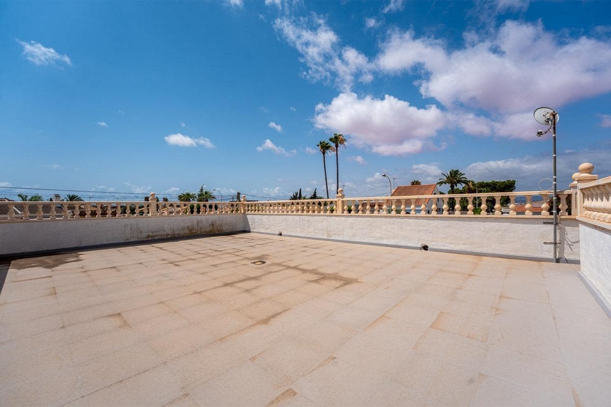 Chalet de 3 habitaciones en Torrevieja en venta con garaje - 399.000 € (Ref: 9311054)