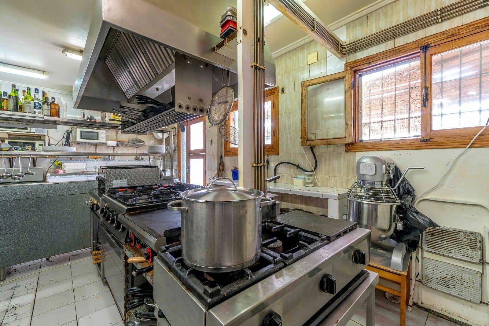 Bedrift til salgs i Torrevieja - € 835 000 (Ref: 9317988)