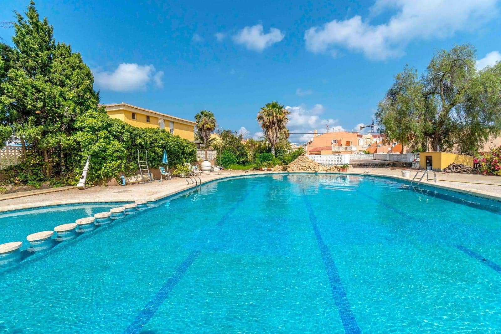 Kommersiell til salgs i Torrevieja - € 835 000 (Ref: 9317989)